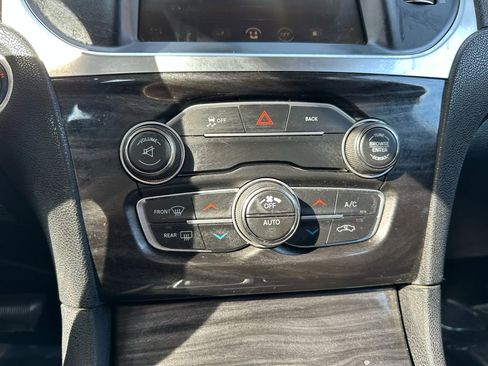 Used 2016 Chrysler 300 Limited image 28