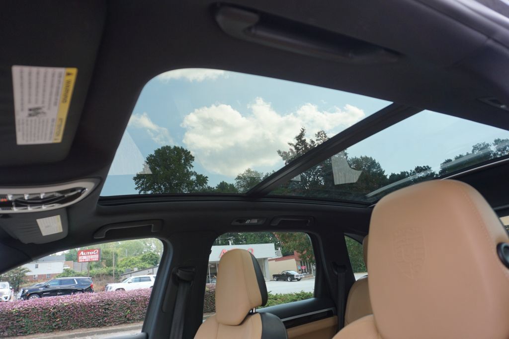 Used 2014 Porsche Cayenne Platinum Edition AWD/4WD image 46