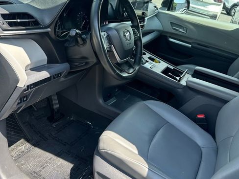 Used 2021 Toyota Sienna XLE w/ XLE Plus Package FWD image 10