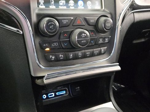Used 2017 Jeep Grand Cherokee Trailhawk w/ Trailhawk Luxury Group AWD/4WD image 26