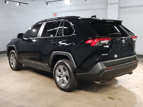 Used 2023 Toyota RAV4 LE AWD/4WD image 5