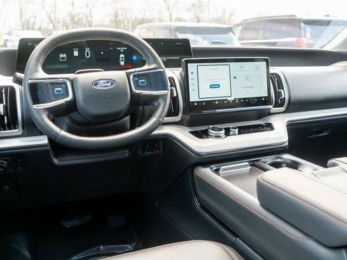 Used 2025 Ford Expedition Active AWD/4WD image 13
