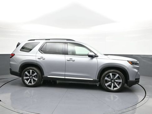 Certified 2023 Honda Pilot Touring image 2