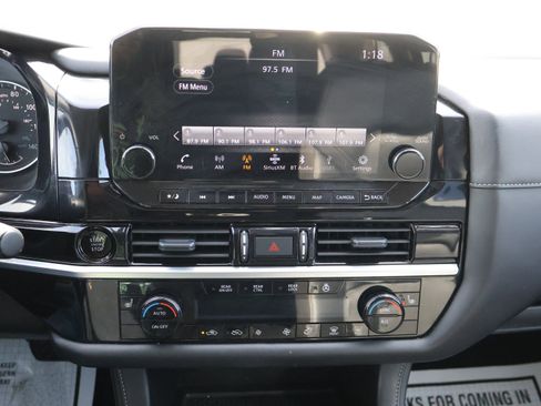 Used 2025 Nissan Pathfinder SL image 24