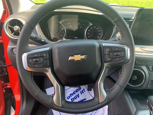 Used 2025 Chevrolet Blazer LT w/ Sound & Technology Package image 7