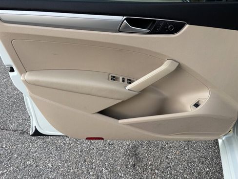 Used 2017 Volkswagen Passat 1.8T S image 21