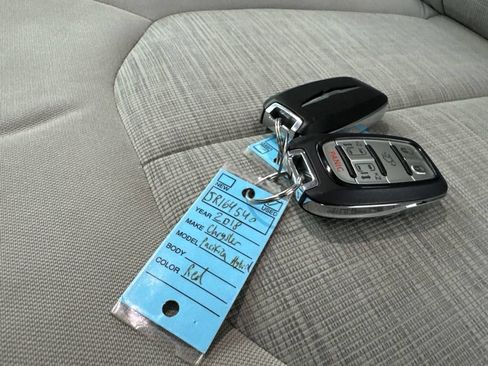 Used 2018 Chrysler Pacifica Touring Plus FWD image 30