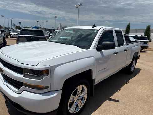 Used 2017 Chevrolet Silverado 1500 Custom w/ Custom Convenience Package AWD/4WD image 3