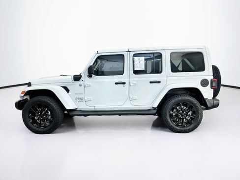 Used 2022 Jeep Wrangler Unlimited Sahara w/ Cold Weather Group AWD/4WD image 4