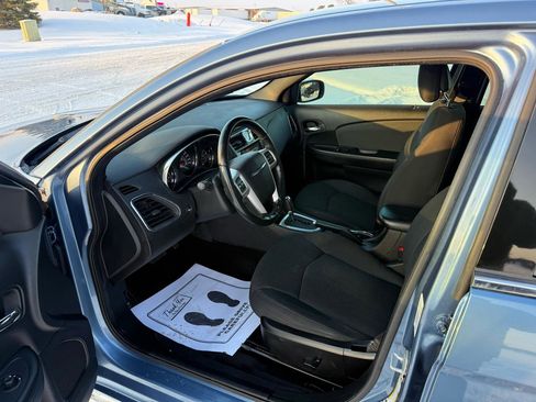 Used 2011 Chrysler 200 Touring w/ Cold Weather Group FWD image 9