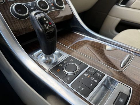 Used 2014 Land Rover Range Rover Sport HSE image 17