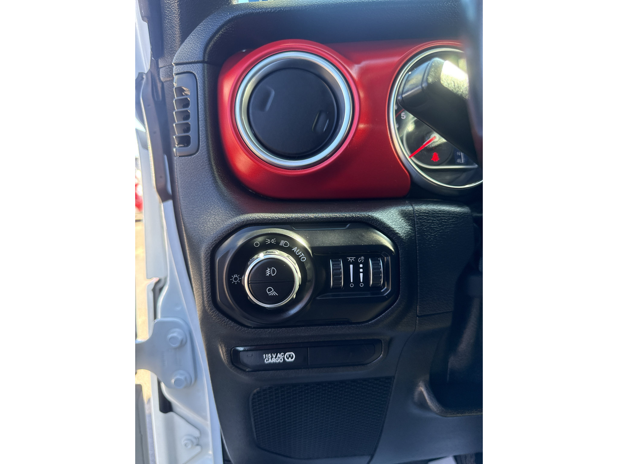 Used 2021 Jeep Gladiator Rubicon w/ Cold Weather Group AWD/4WD image 11