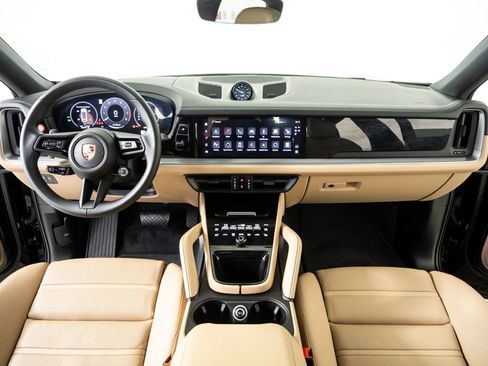 Certified 2024 Porsche Cayenne Coupe image 19