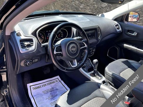 Used 2020 Jeep Compass Latitude AWD/4WD image 12