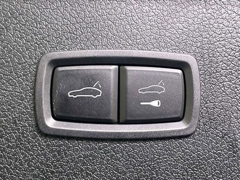 Used 2025 Porsche Macan image 21