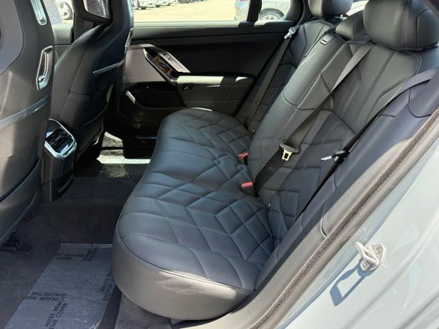 Used 2026 BMW 750e xDrive AWD/4WD image 30