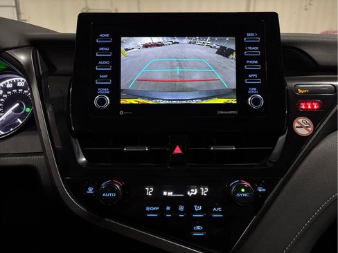 Used 2023 Toyota Camry SE image 10