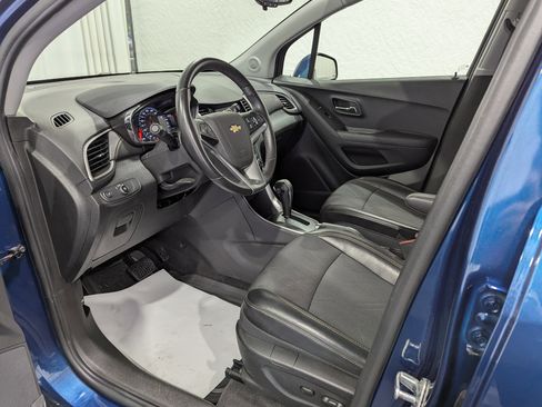 Used 2019 Chevrolet Trax LT w/ LT Convenience Package AWD/4WD image 12