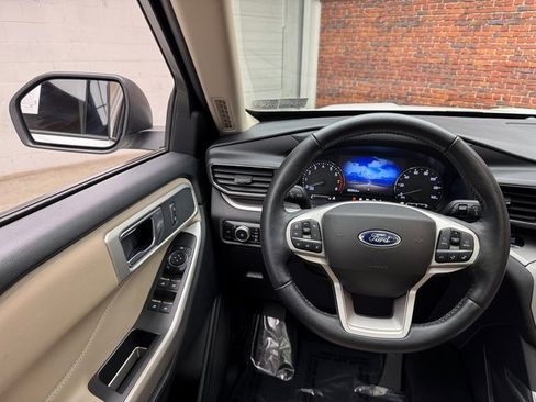 Used 2022 Ford Explorer XLT w/ Equipment Group 202A image 13