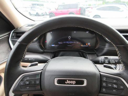 Used 2022 Jeep Grand Cherokee L Limited AWD/4WD image 35
