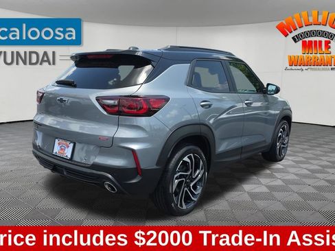 Used 2025 Chevrolet TrailBlazer RS w/ Convenience Package FWD image 8