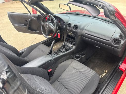 Used 1999 MAZDA MX-5 Miata RWD image 12