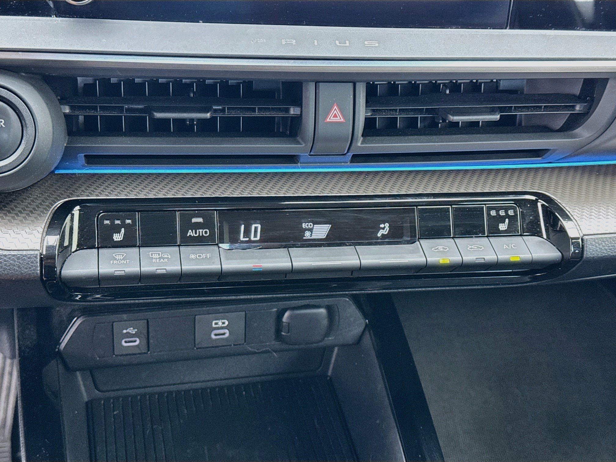 Used 2025 Toyota Prius XLE FWD image 12