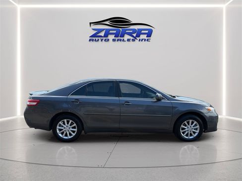 Used 2011 Toyota Camry XLE w/ SE/XLE Extra-Value Pkg FWD image 8