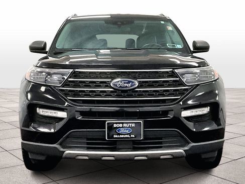Certified 2022 Ford Explorer XLT w/ Equipment Group 202A image 3