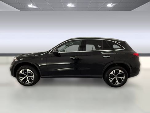 Used 2025 Mercedes-Benz GLC 350e 4MATIC image 2