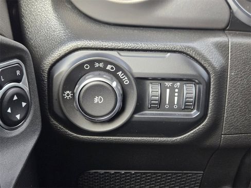 Used 2022 Jeep Wrangler Unlimited Sport image 25