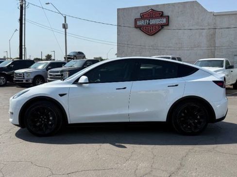 Used 2022 Tesla Model Y Long Range AWD/4WD image 6