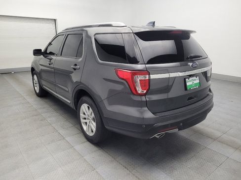 Used 2018 Ford Explorer XLT image 5