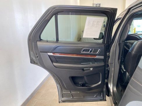Used 2019 Ford Explorer Platinum image 10