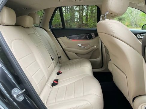 Used 2020 Mercedes-Benz GLC 300 w/ Premium Package image 17