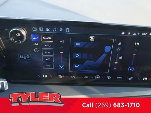 New 2026 Chevrolet Traverse LT w/ Driver Confidence Package AWD/4WD image 42