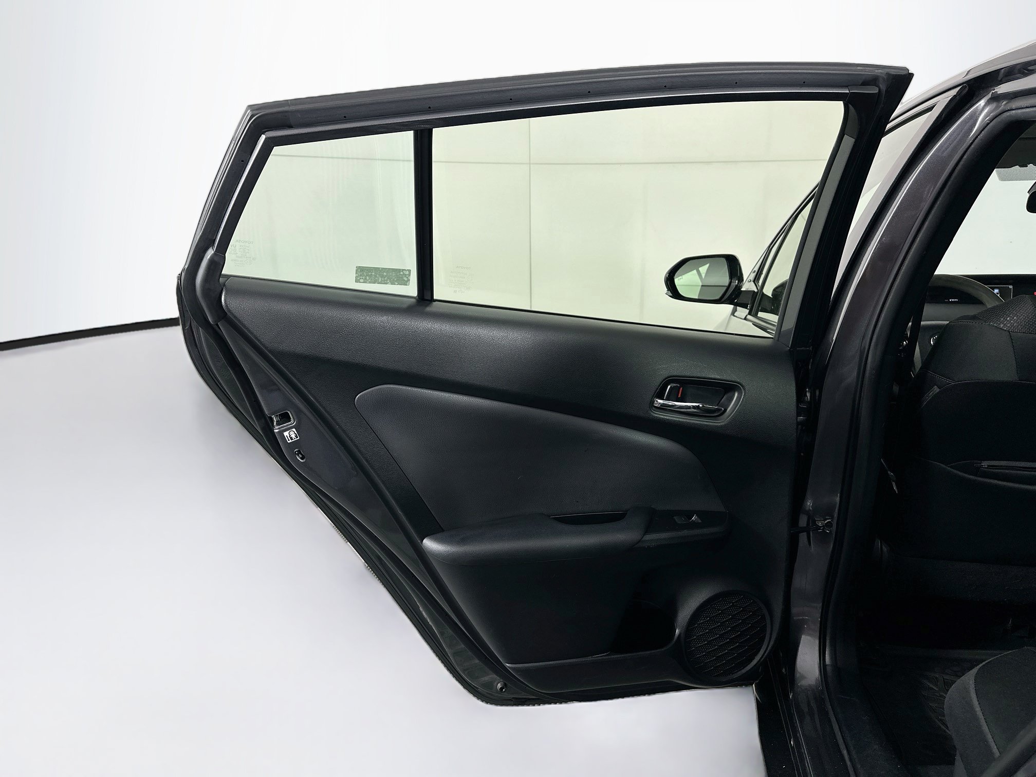 Used 2019 Toyota Prius LE FWD image 25