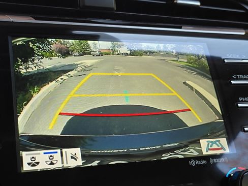 Used 2020 Toyota Camry XLE image 17