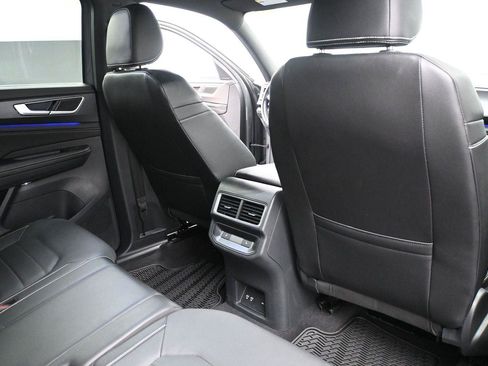 Certified 2024 Volkswagen Atlas Cross Sport SEL R-Line AWD/4WD image 21