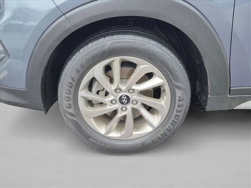 Used 2017 Hyundai Tucson SE Plus AWD/4WD image 9