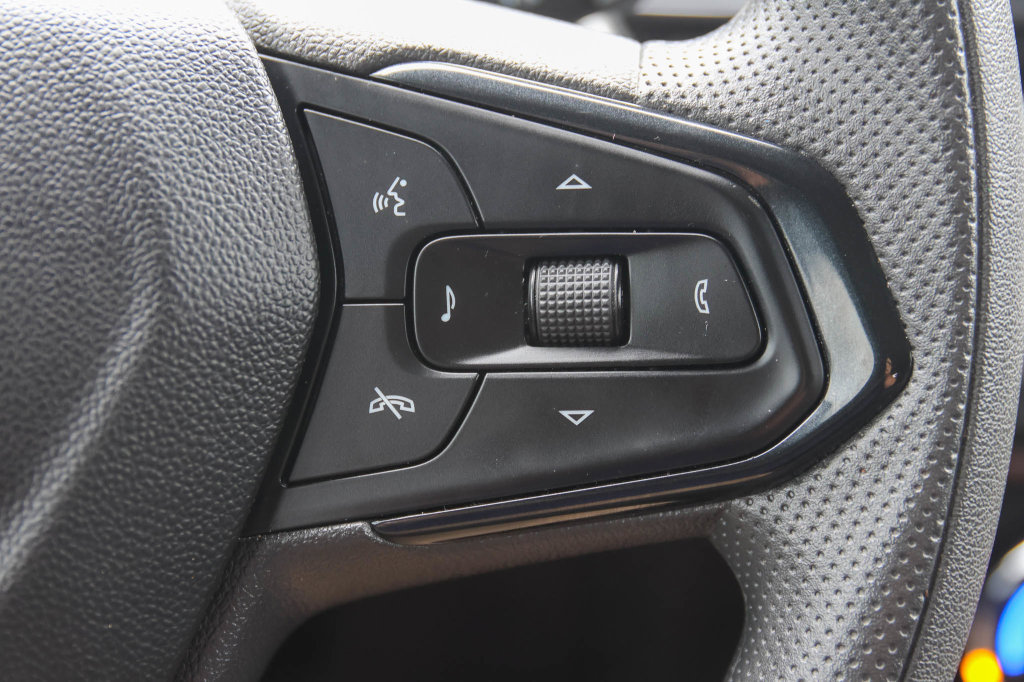 Used 2025 Chevrolet TrailBlazer LT AWD/4WD image 26