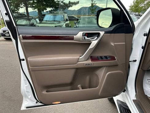 Used 2018 Lexus GX 460 Premium w/ Premium Package AWD/4WD image 24