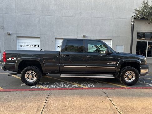 Used 2003 Chevrolet Silverado 2500 LT w/ Skid Plate Package image 8
