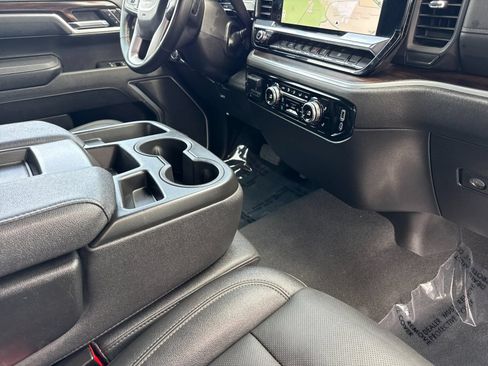 Used 2025 GMC Sierra 1500 SLT AWD/4WD image 17