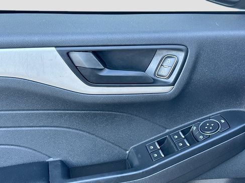 Used 2022 Ford Escape SE w/ SE Sport Appearance Package image 14