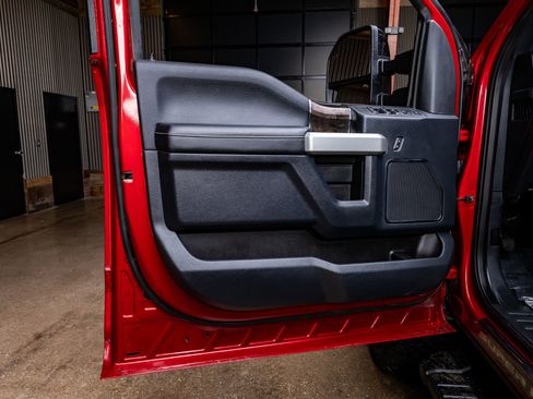 Used 2022 Ford F250 Lariat w/ Black Appearance Package image 34