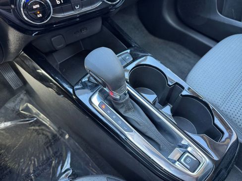 Used 2025 Chevrolet Trax LT image 37