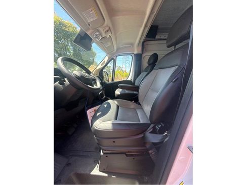 Used 2025 RAM ProMaster 2500 w/ Convenience Group FWD image 9