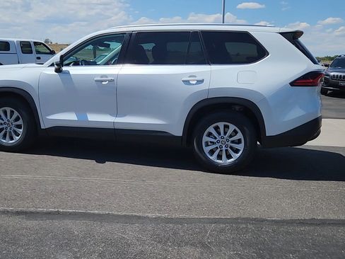 Certified 2025 Toyota Grand Highlander AWD image 2