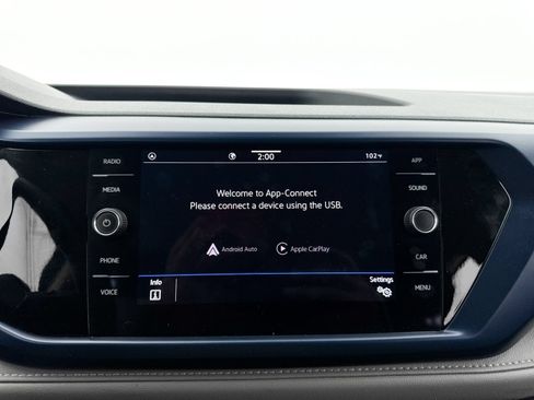 Used 2024 Volkswagen Taos SE FWD image 5